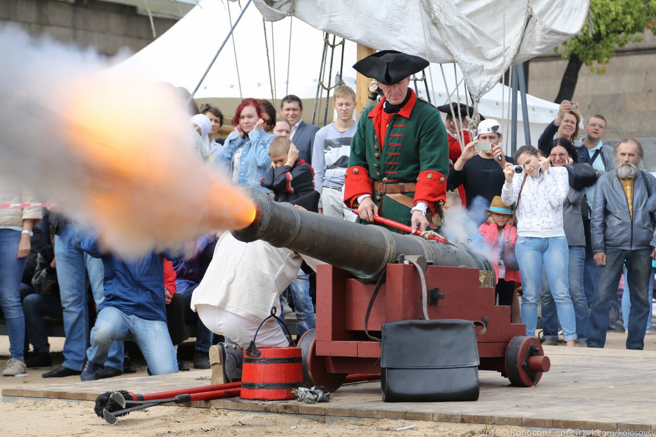 Историческая верфь Полтава выстрел из пушки