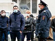 «Люди падали в голодные обмороки, они не ели по двое-трое суток, не было медпомощи», бунти в закрытом на карантин хостеле