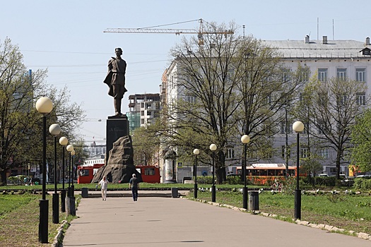 Какие тайны скрывают нижегородские памятники знаменитому писателю?