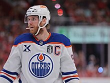 Макдэвид в 3-й раз сделал 55+ ассистов в 50 матчах в сезоне. Только Гретцки, Лемье, Орр и Дени Савар чаще достигали такого результата