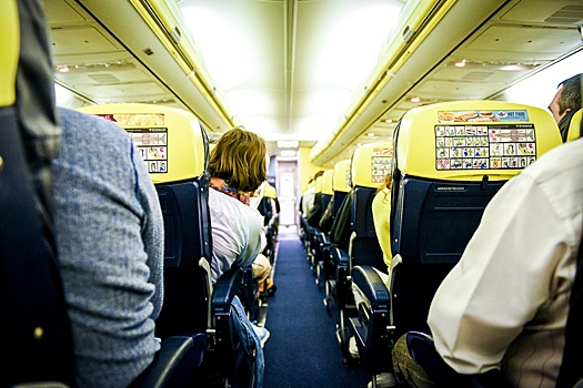 Эксперт Мельниченко рассказал, почему воздух в самолете становится токсичным