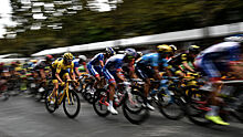 «Тур де Франс» остановили из-за погоды
