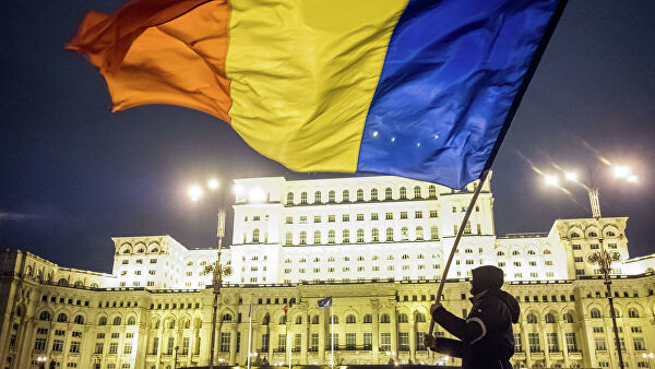 В парламенте Румынии назначено новое правительство во главе с премьером Чолаку
