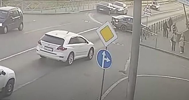 Найден водитель, протаранивший несколько автомобилей