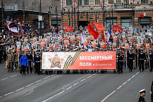 Участники "Бессмертного полка" во Владивостоке рассказали о своих героях