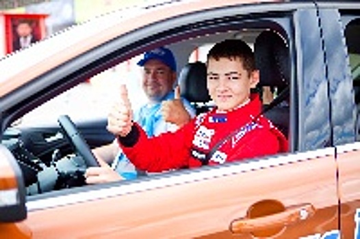 ГИБДД: "Академию безопасного вождения" в 2017 году окончили более 1,5 тысяч водителей