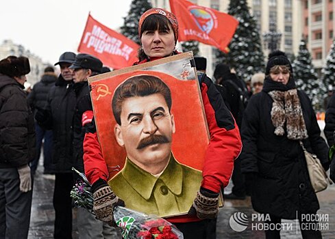 The Guardian (Великобритания): путинская Россия реабилитирует Сталина, но мы не должны этого допустить