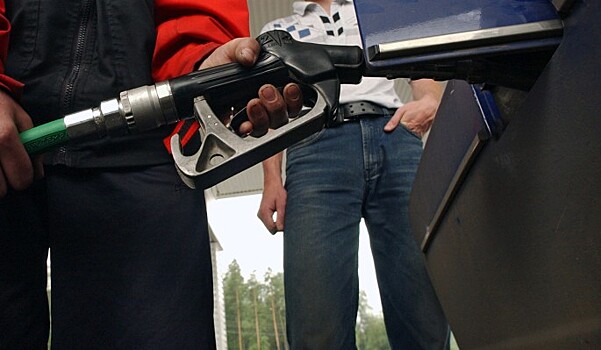 Владельцев бензиновых авто лишат отдыха