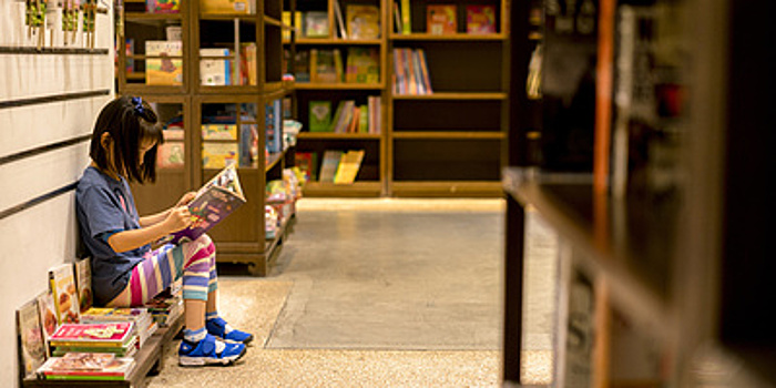 "С маленьким ребенком нельзя работать на результат": педагоги и психологи о детском чтении