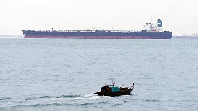 Российский танкер идет на Кубу? Трамп команду на абордаж  кораблям ВМС США пока не дал