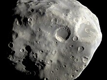 Уфологи нашли обломки НЛО на спутнике Сатурна