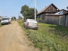 Иномарка въехала в опору ЛЭП в Кузбассе