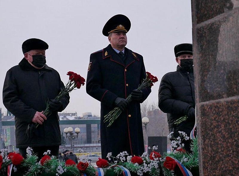 Полицейские Челябинска почтили память погибших при исполнении служебного долга коллег