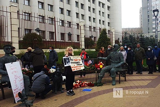 Нижегородцы возложили цветы в память погибшей журналистки Ирины Славиной