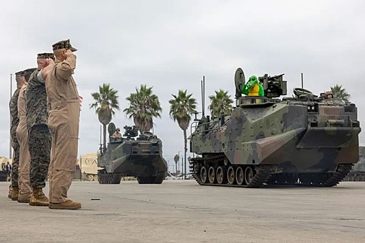 В США отправили на пенсию символ корпуса морской пехоты - транспортер AAV7