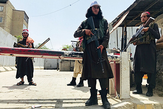 США заявили талибам, что они должны позволить всем желающим уехать из Кабула