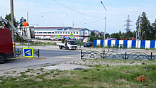 На перекрестке у спорткомплекса в Ноябрьске устанавливают светофор
