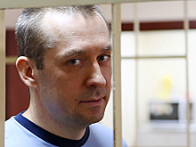 Участники процесса по иску к экс-полковнику Захарченко запутались в часах и ювелирке