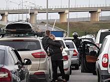 В очереди на Крымском мосту скопилось больше трех тысяч машин