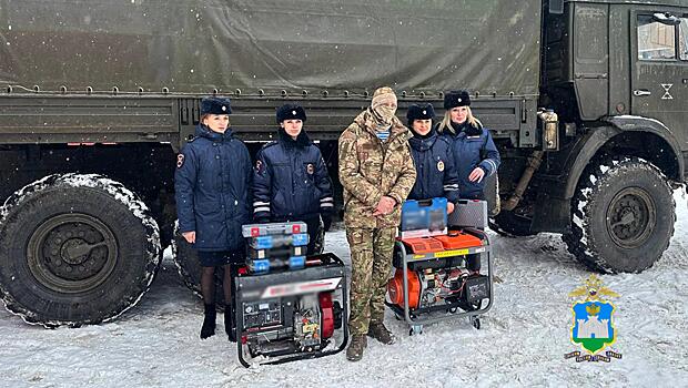 В Орловской области в канун Дня защитника Отечества полицейские отправили гуманитарную помощь на передовую военнослужащим спецоперации