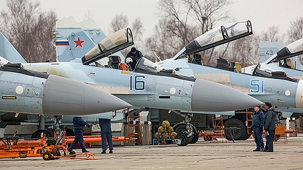 В Приморье прошли тренировочные полеты Су-35С