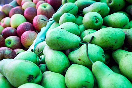 Эксперт посоветовал не хранить вместе яблоки, груши, бананы и авокадо