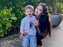 Шубская сняла 2-летнего сына в толстовке за 40 тысяч рублей на трибунах