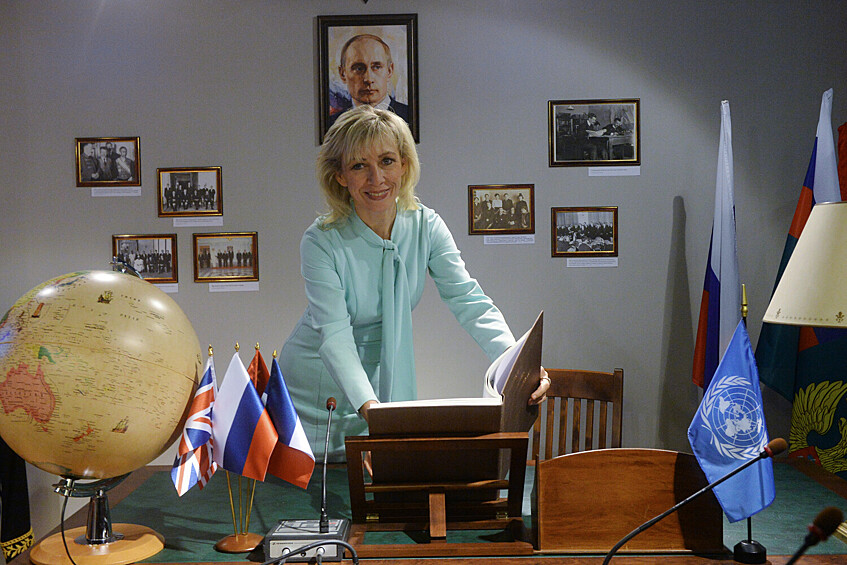 Официальный представитель МИД России Мария Захарова в представительстве МИД России в детском городе мастеров «Мастерславль» в Москве, 12 ноября 2018 года