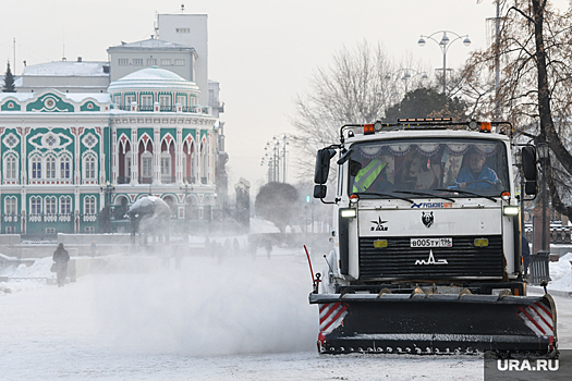 Администрация Екатеринбурга: улицы города убираются в комплексном режиме