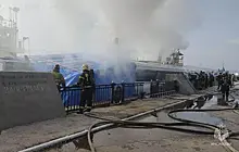 В российском городе загорелся прогулочный теплоход