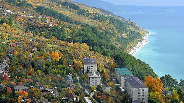 Второй за сутки: во время шторма в Гагре погиб россиянин
