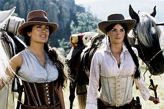 Сальма Хайек рассказала о стрессовом случае на самолете