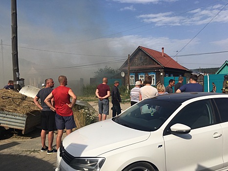 В Кузнецке сгорели дом и надворные постройки