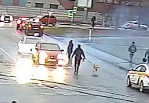 В Московской области полицейский оказал помощь водителю, которому стало плохо на дороге