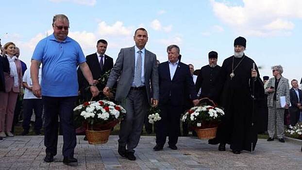 Экс-премьер-министр увековечил визит Патриарха Кирилла в Зауралье