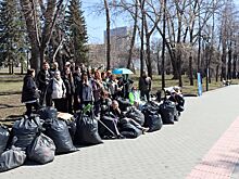 На набережной в Новосибирске в рамках субботника собрали 1,5 тонны мусора