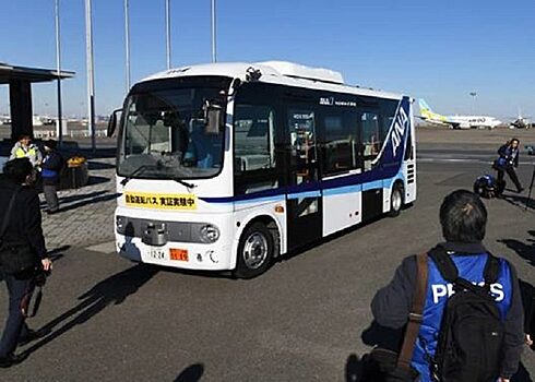 В аэропорту Токио тестируют беспилотные микроавтобусы