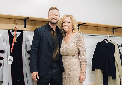 Джастин Тимберлейк показал архивные кадры с красавицей-мамой