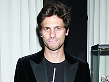 «Кошки писали в ванную, с утра я сонный вставал в эту лужу»: режиссер Молочников пожаловался на жизнь в эмиграции