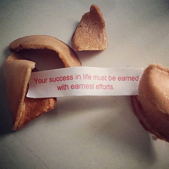 Предсказание, которое нашла Пиа в китайском печенье: «Успех должен быть достигнут серьезными усилиями»