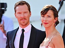 Как выглядят жены Камбербэтча, Де Вито и других актеров с нестандартной внешностью