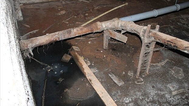 В Кирове жители девятиэтажки три месяца жили с запахом канализации и мухами