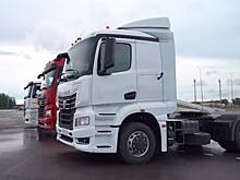 Продажи грузовиков в России упали в августе на 33%