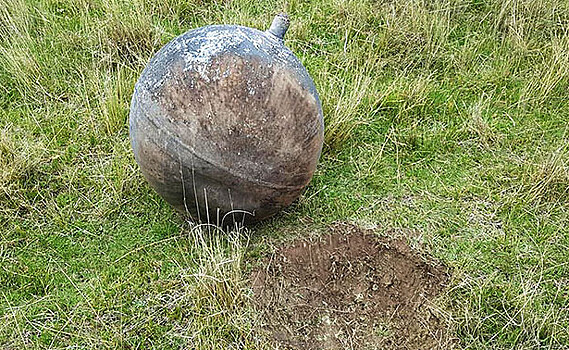 Таинственный стальной шар упал на жителей Перу