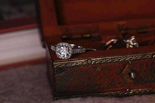 Москвичка доверила ключи от дома знакомой и лишилась украшений на миллион рублей