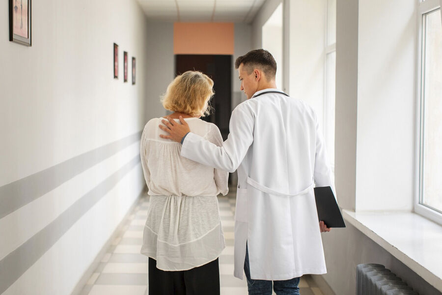 В Амурской области пропавшая пенсионерка нашлась запертой в поликлинике