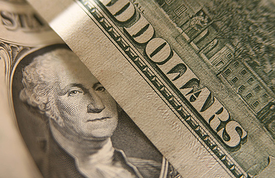 Доллар стабильно дорожает в ожидании новостей из Jackson Hole