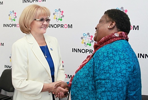 Бабушкина и посол ЮАР оценили потенциал сотрудничества