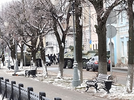 Жители российского города перепугались, заметив бронетехнику с флагами Украины. Но всё быстро прояснилось