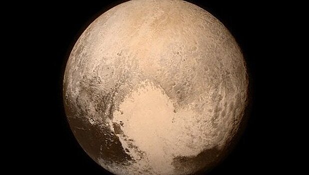 От Плутона начал убегать его спутник